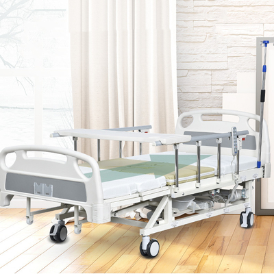 Faltbares Leitschienen-Krankenhauspatient-Bett mit drehen Seitenschienen um